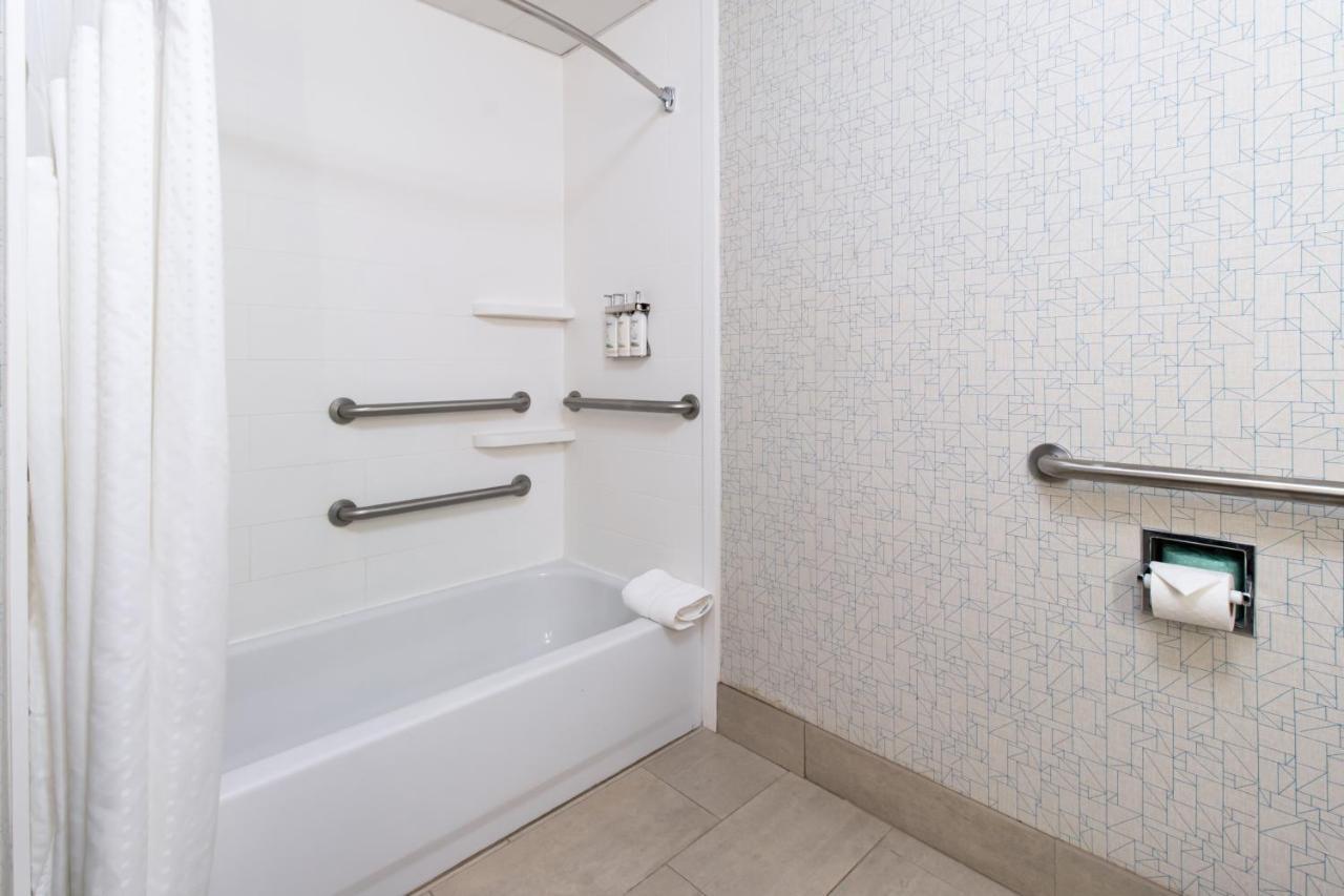 Holiday Inn Express Hotel & Suites Swansea By Ihg Екстериор снимка