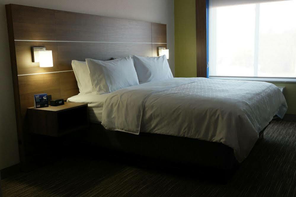 Holiday Inn Express Hotel & Suites Swansea By Ihg Екстериор снимка