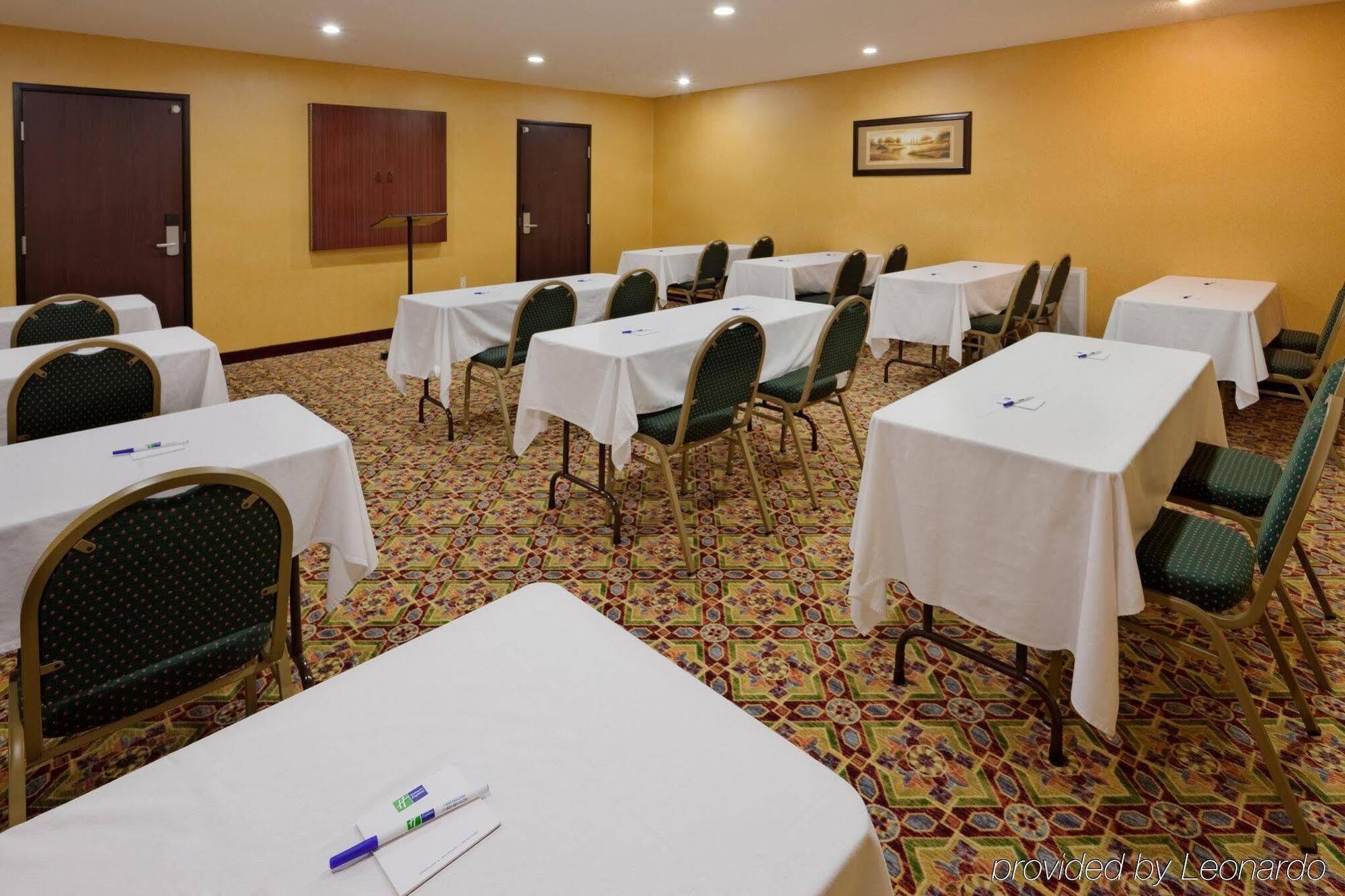 Holiday Inn Express Hotel & Suites Swansea By Ihg Екстериор снимка