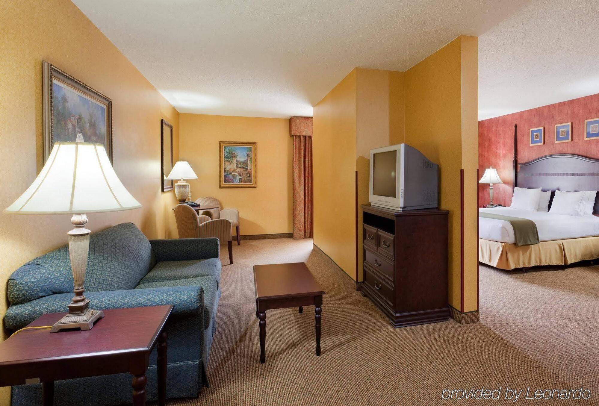Holiday Inn Express Hotel & Suites Swansea By Ihg Екстериор снимка
